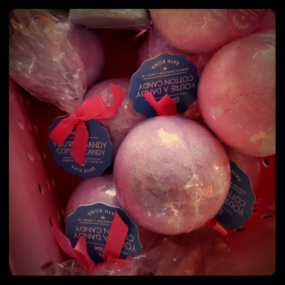 Cotton candy bath bombs
